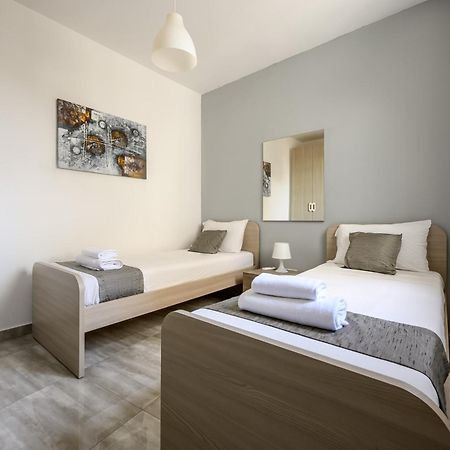 F11 Room 2, Private Room Two Single Beds Shared Bathroom In Shared Flat Мсида Екстериор снимка