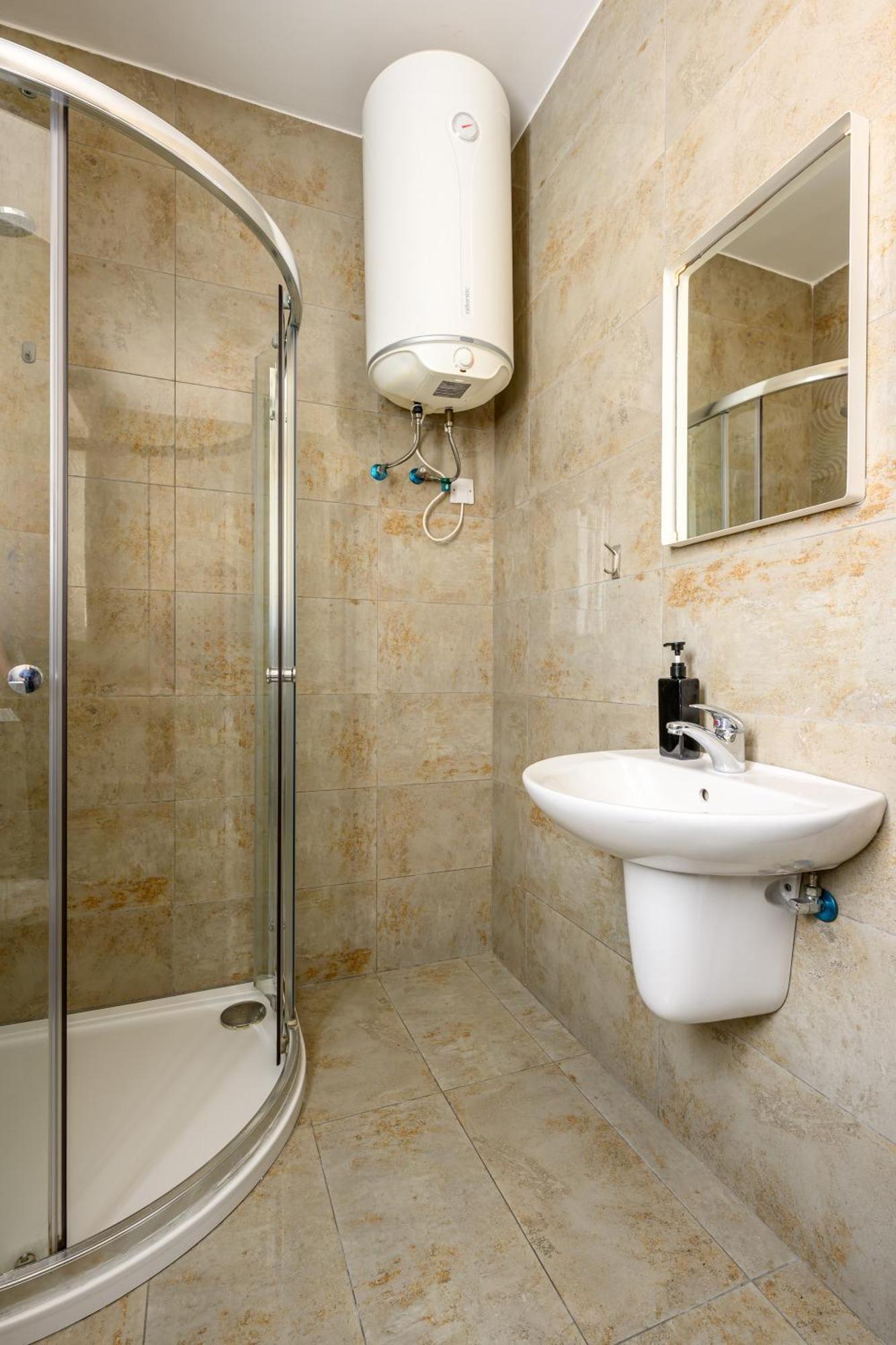 F11 Room 2, Private Room Two Single Beds Shared Bathroom In Shared Flat Мсида Екстериор снимка
