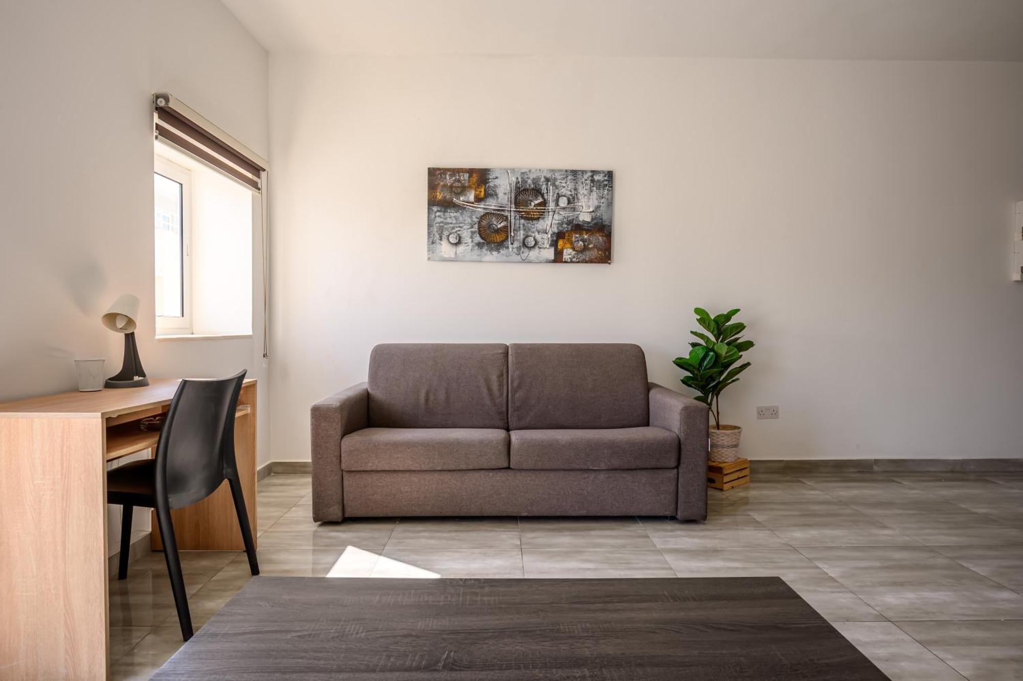 F11 Room 2, Private Room Two Single Beds Shared Bathroom In Shared Flat Мсида Екстериор снимка